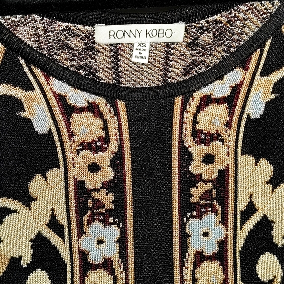 Fay’s skirt and Elyon crop top Ronny Kobo - Picture 3 of 10